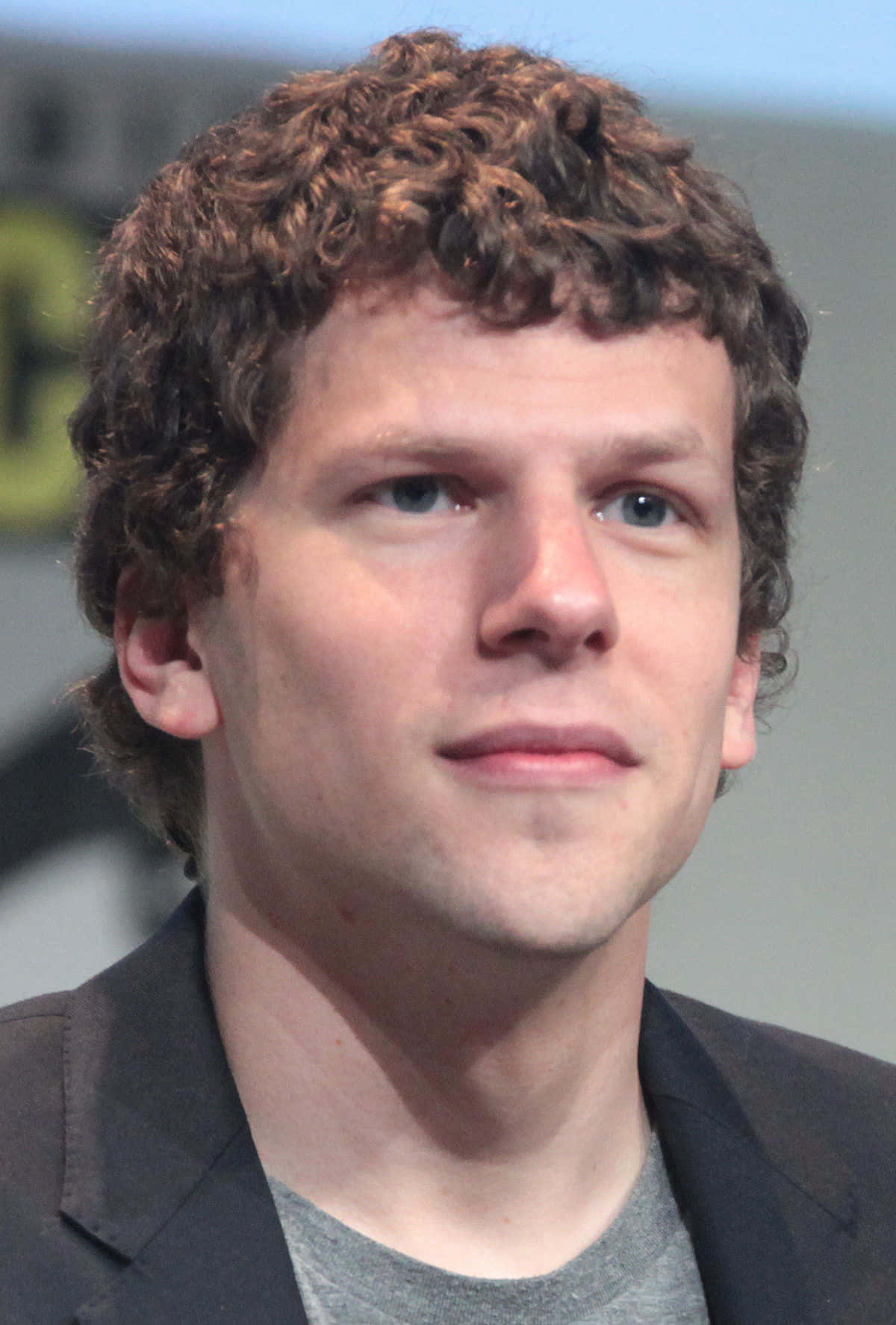 Jesse Eisenberg 1200 X 1774 Wallpaper