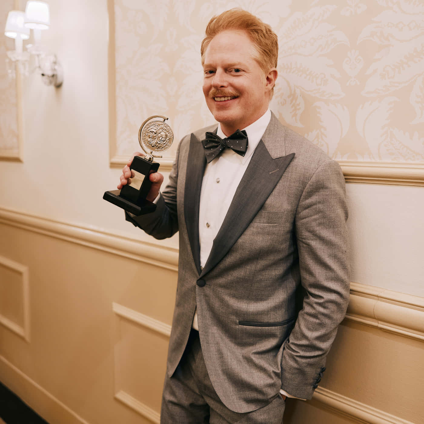 Jesse Tyler Ferguson 1400 X 1400 Wallpaper