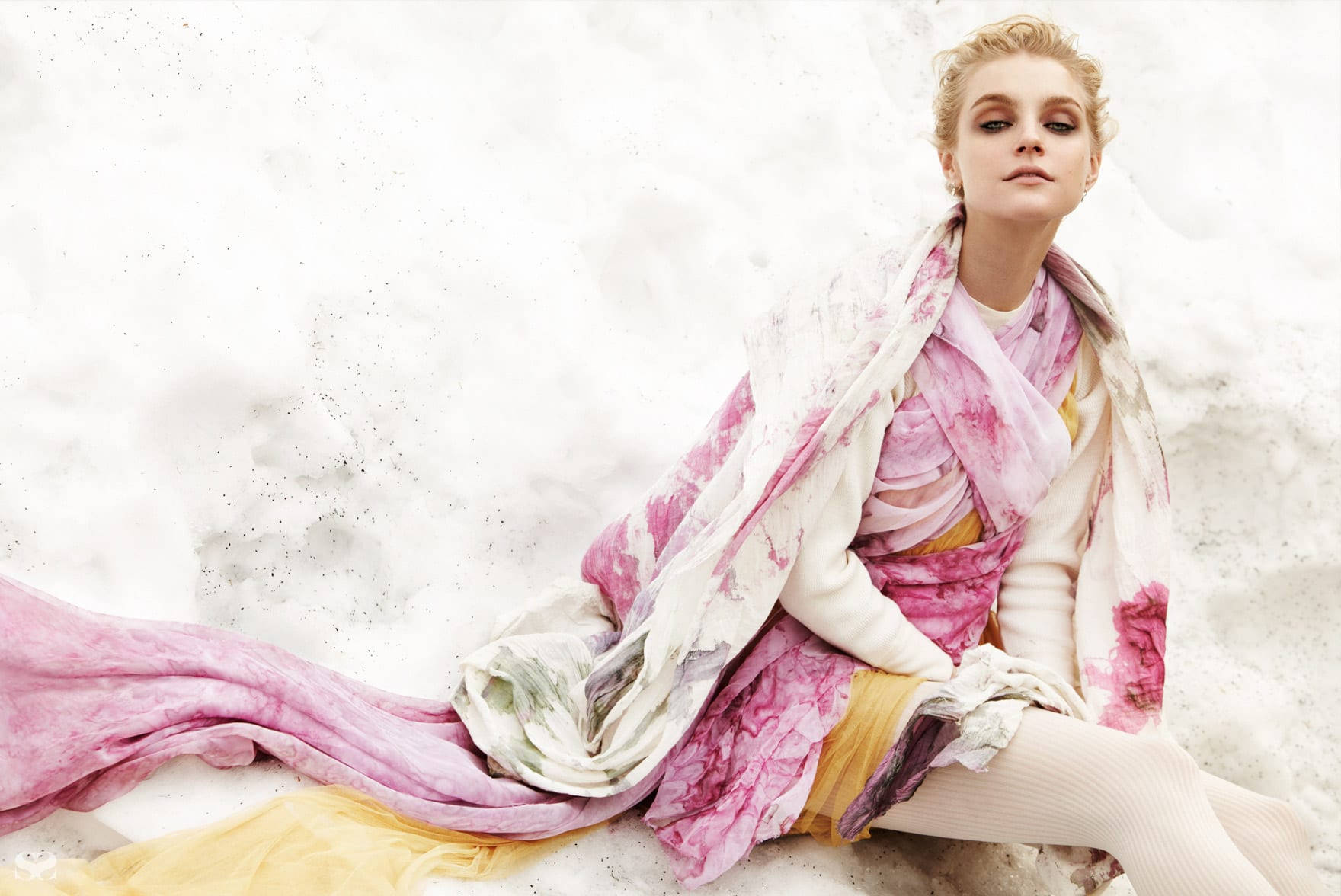 Jessica Stam White And Pink Outfit Wallpaper