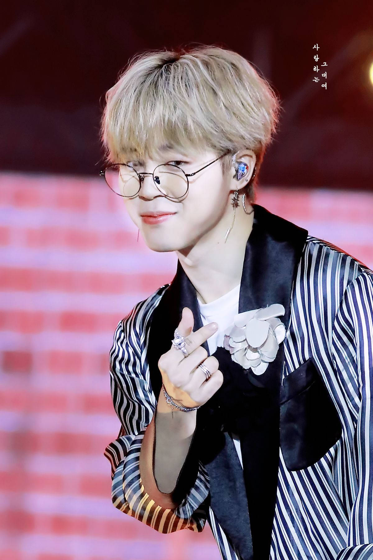 Jimin Bts Cute Finger Heart Wallpaper