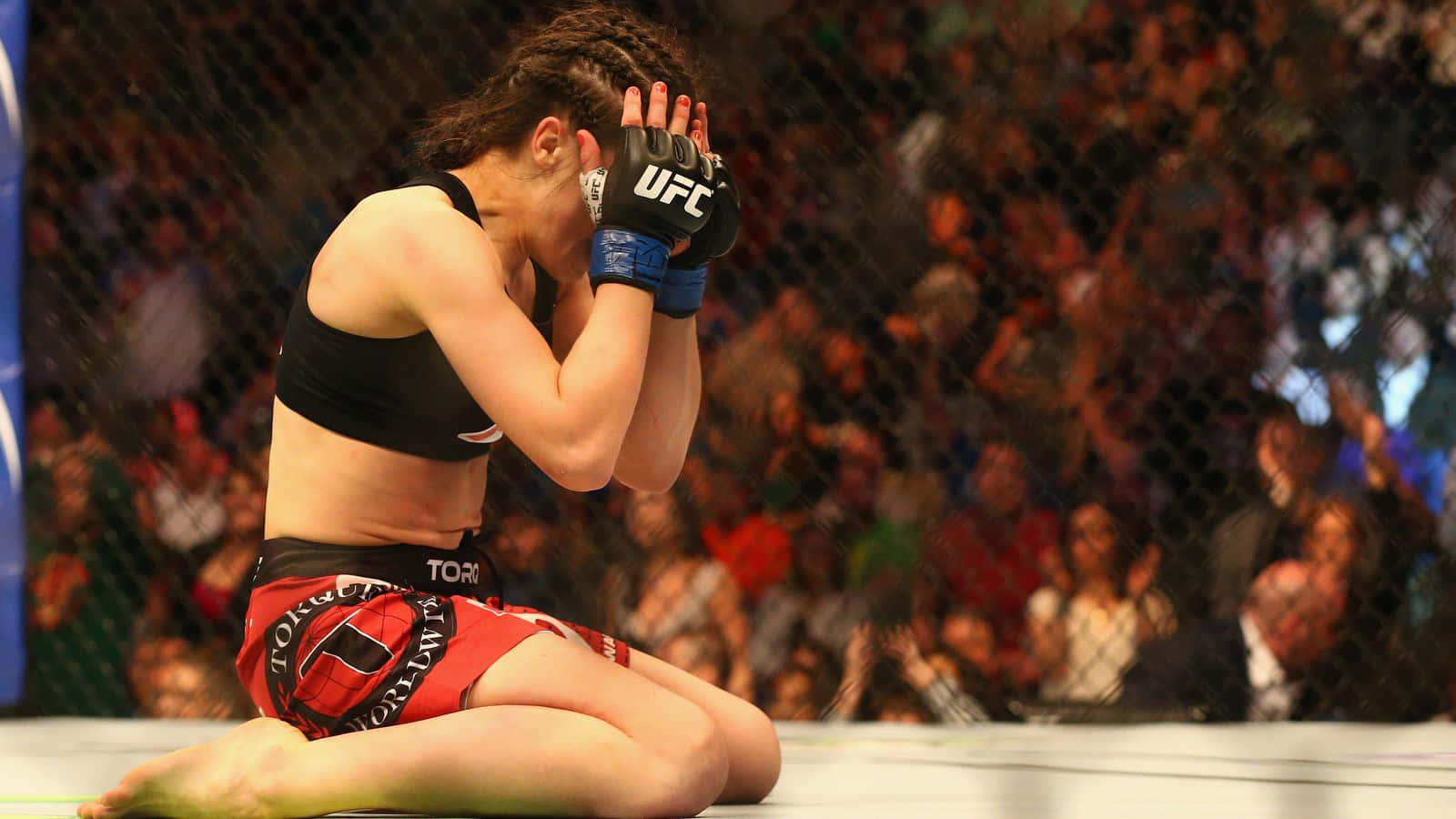 Joanna Jedrzejczyk With Victory Tear Wallpaper