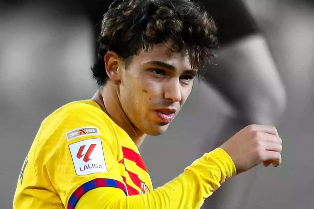 Joao Felix In Action Yellow Kit Wallpaper