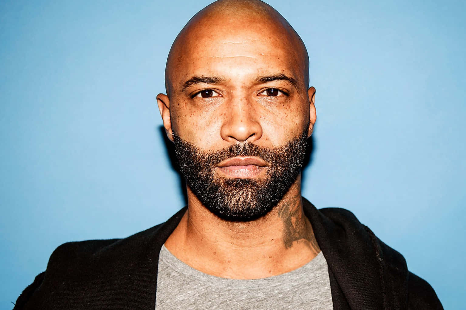 Joe Budden Portrait Blue Background Wallpaper