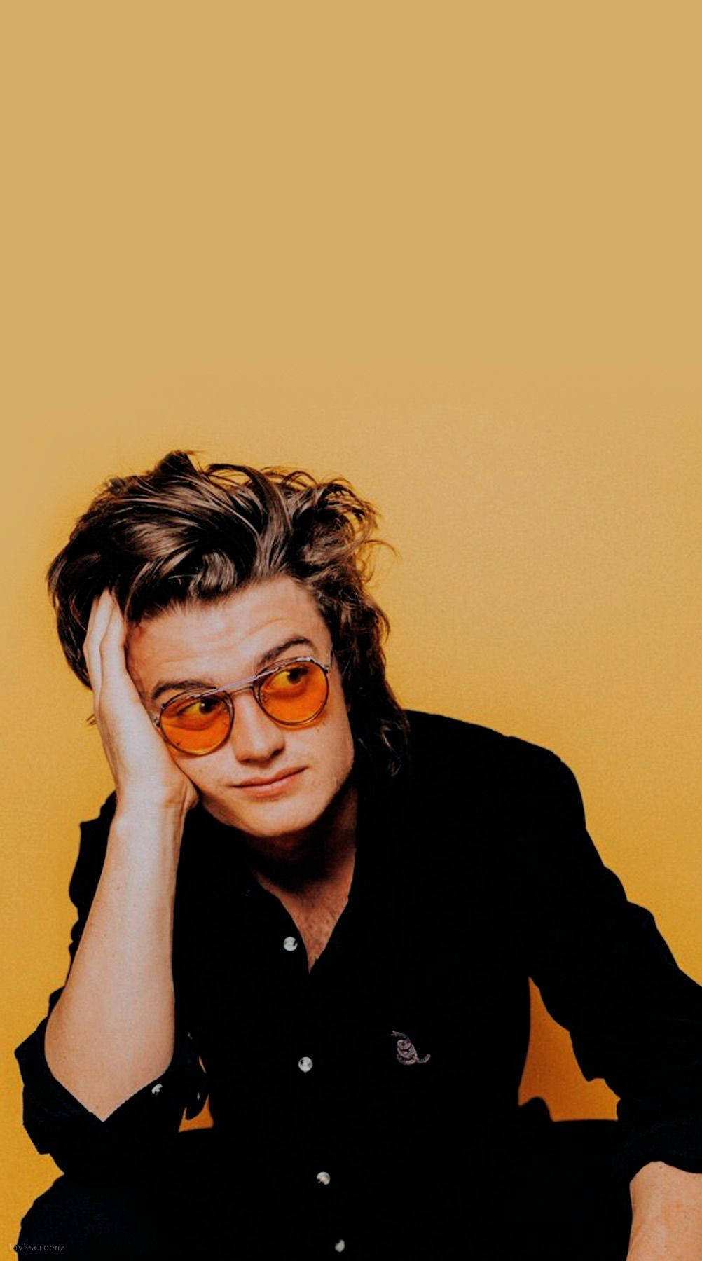 Joe Keery With Orange Sunglasses Wallpaper