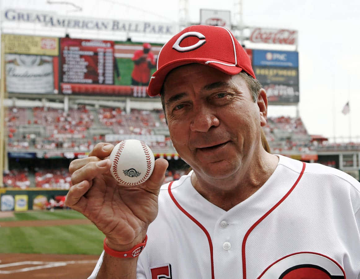 Johnny Bench Holding Baseball Wallpaper