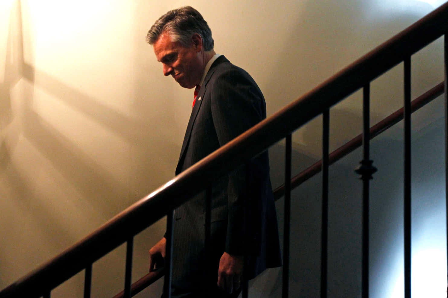 Jon Huntsman Walking Down Stairs Wallpaper