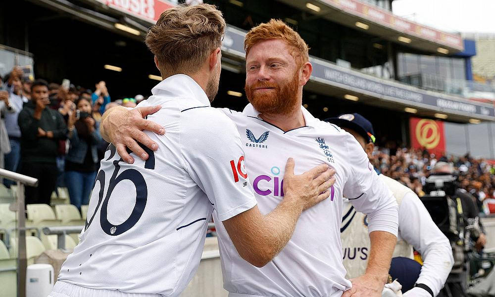 Jonny Bairstow Hugs Playmate Wallpaper