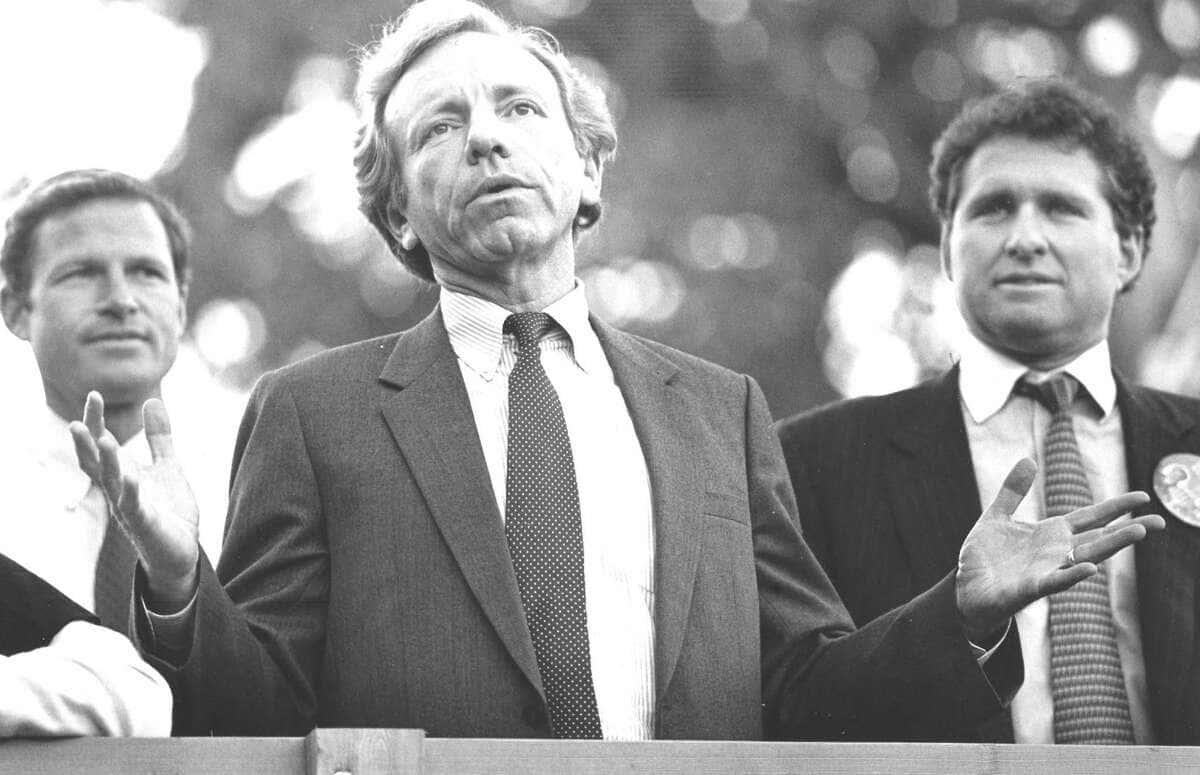 Joseph Lieberman Delivering A Speech Wallpaper