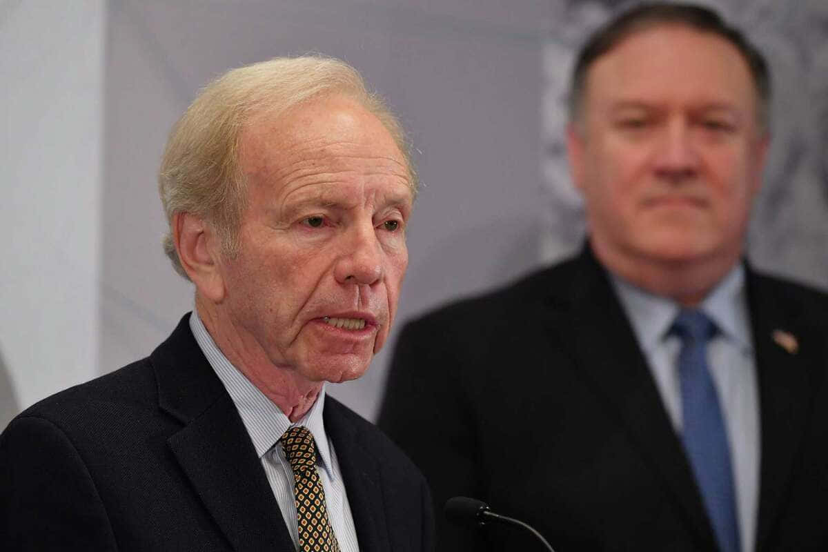 Joseph Lieberman Delivering A Speech Wallpaper