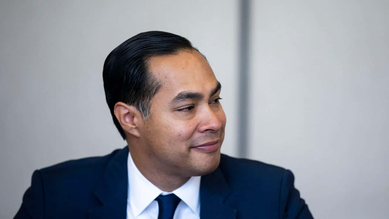 Julian Castro Smiling Side View Wallpaper