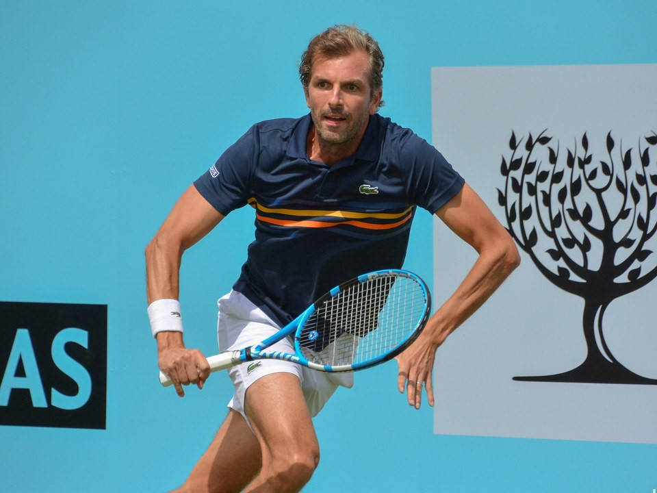 Julien Benneteau Chasing The Ball Wallpaper