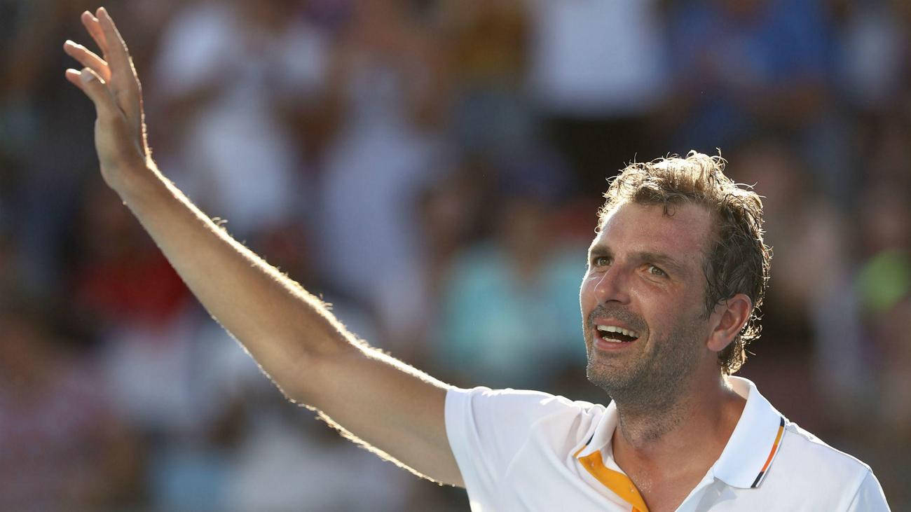 Julien Benneteau Raising One Arm Wallpaper