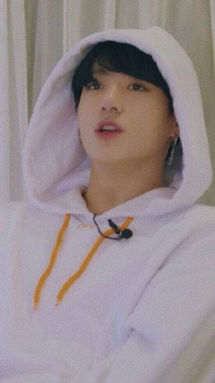 Jungkook Aesthetic White Hoodie Wallpaper