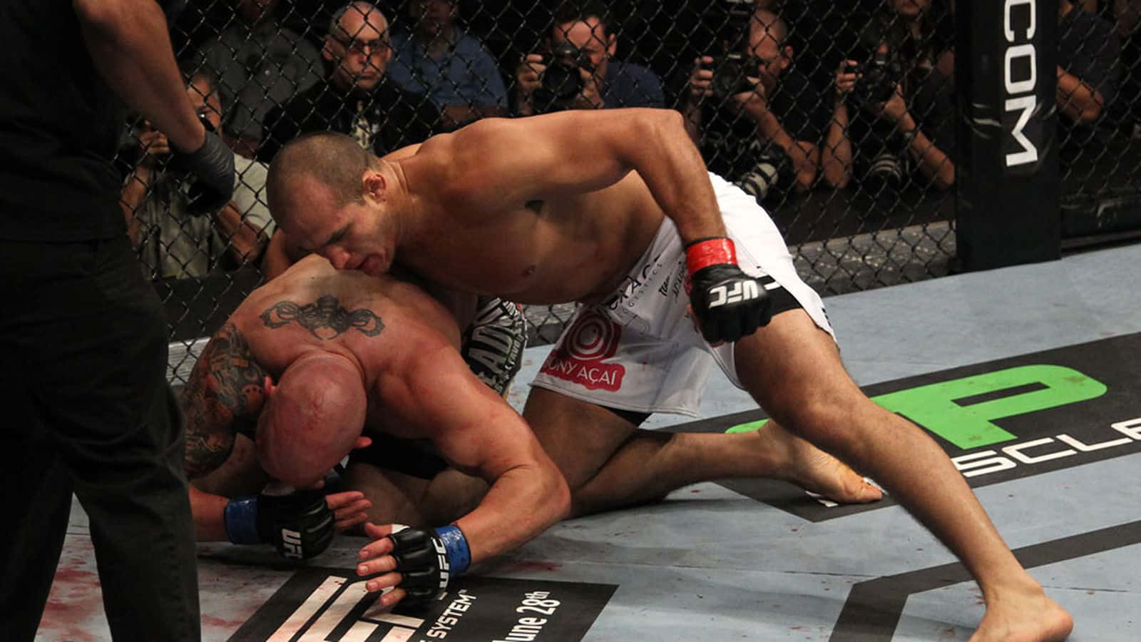 Junior Dos Santos Shane Carwin Fight Wallpaper