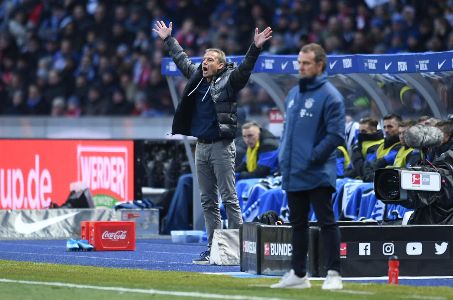 Jurgen Klinsmann Raising Arms Wallpaper