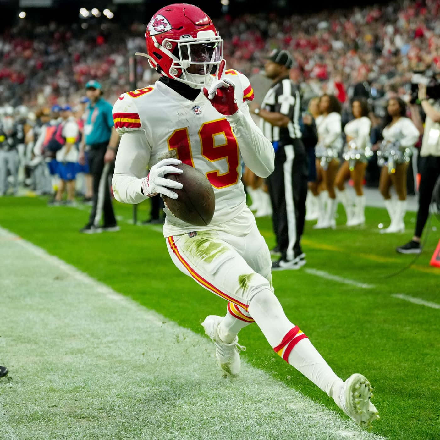 Kadarius Toney Kansas City Chiefs Action Run Wallpaper