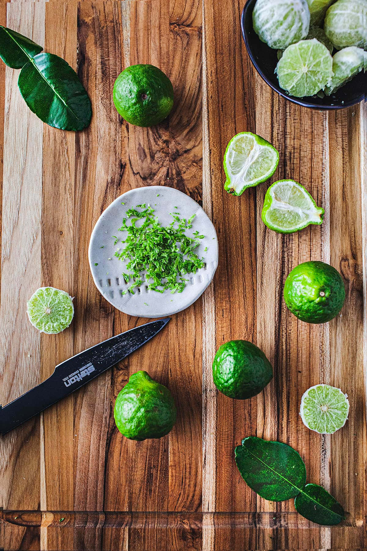 Kaffir Lime On Wooden Table Wallpaper