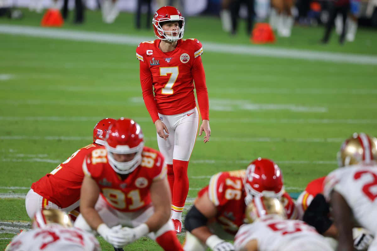 Kansas City Chiefs Kicker Prepares For Field Goal Wallpaper