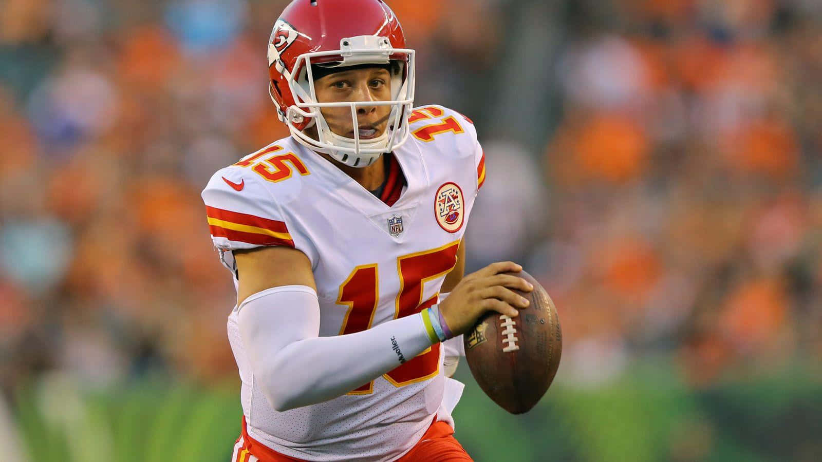 Kansas City Chiefs Star Quarterback Patrick Mahomes Stays Cool Wallpaper