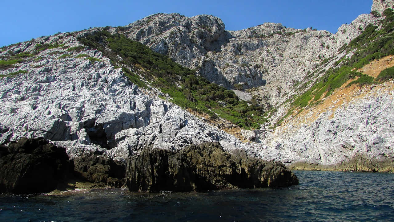 Karst_ Limestone_ Cliffs_by_the_ Sea Wallpaper