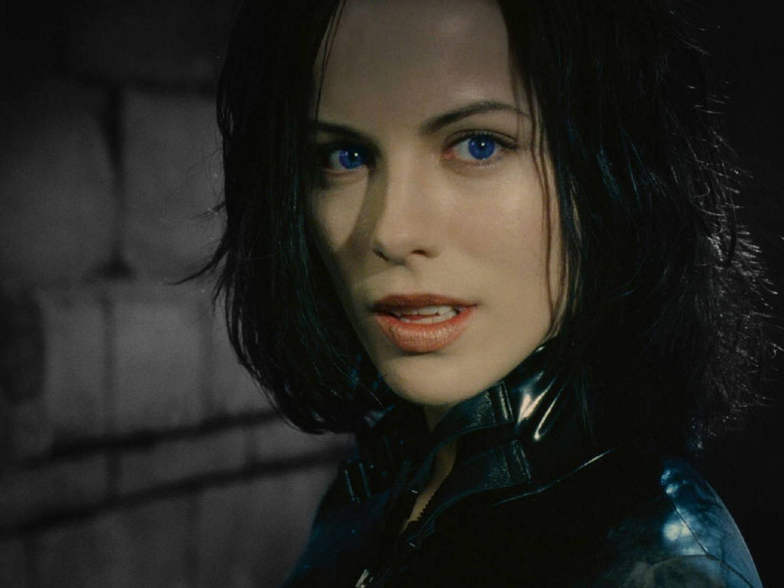 Kate Beckinsale Underworld Selena's Blue Eyes Wallpaper