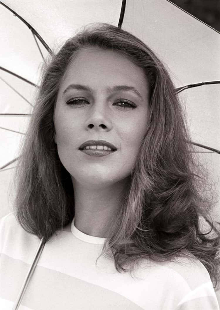 Kathleen Turner 90's Look Wallpaper