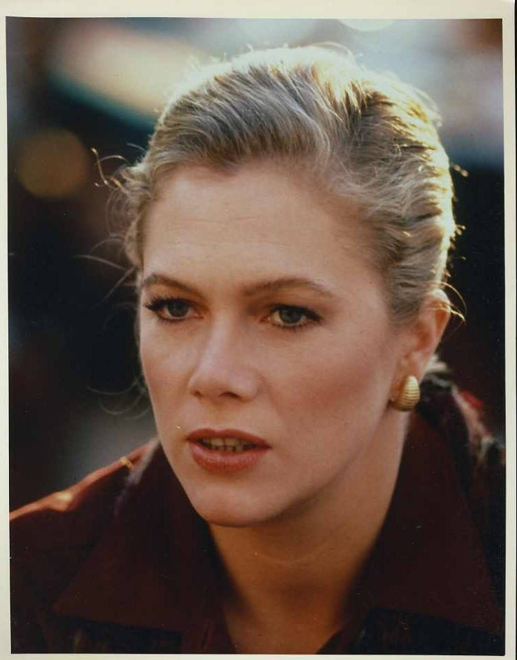 Kathleen Turner Prizzi's Honor Wallpaper