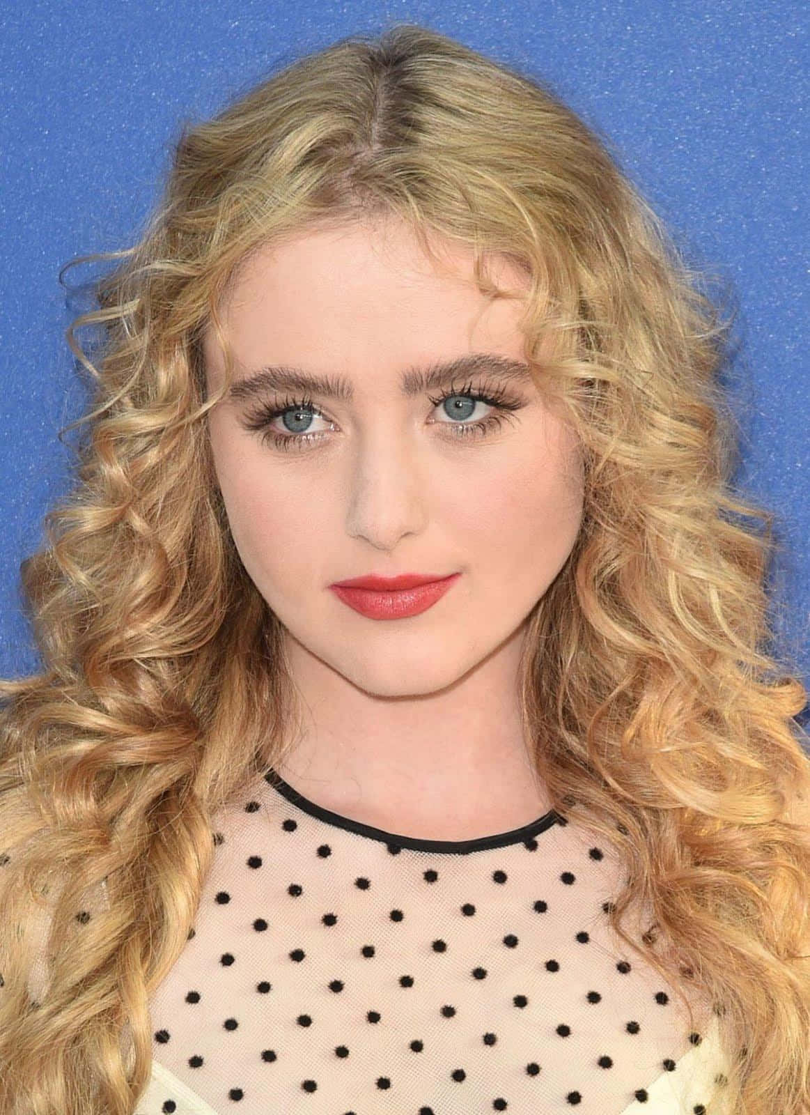 Kathryn Newton Portrait Blue Backdrop Wallpaper