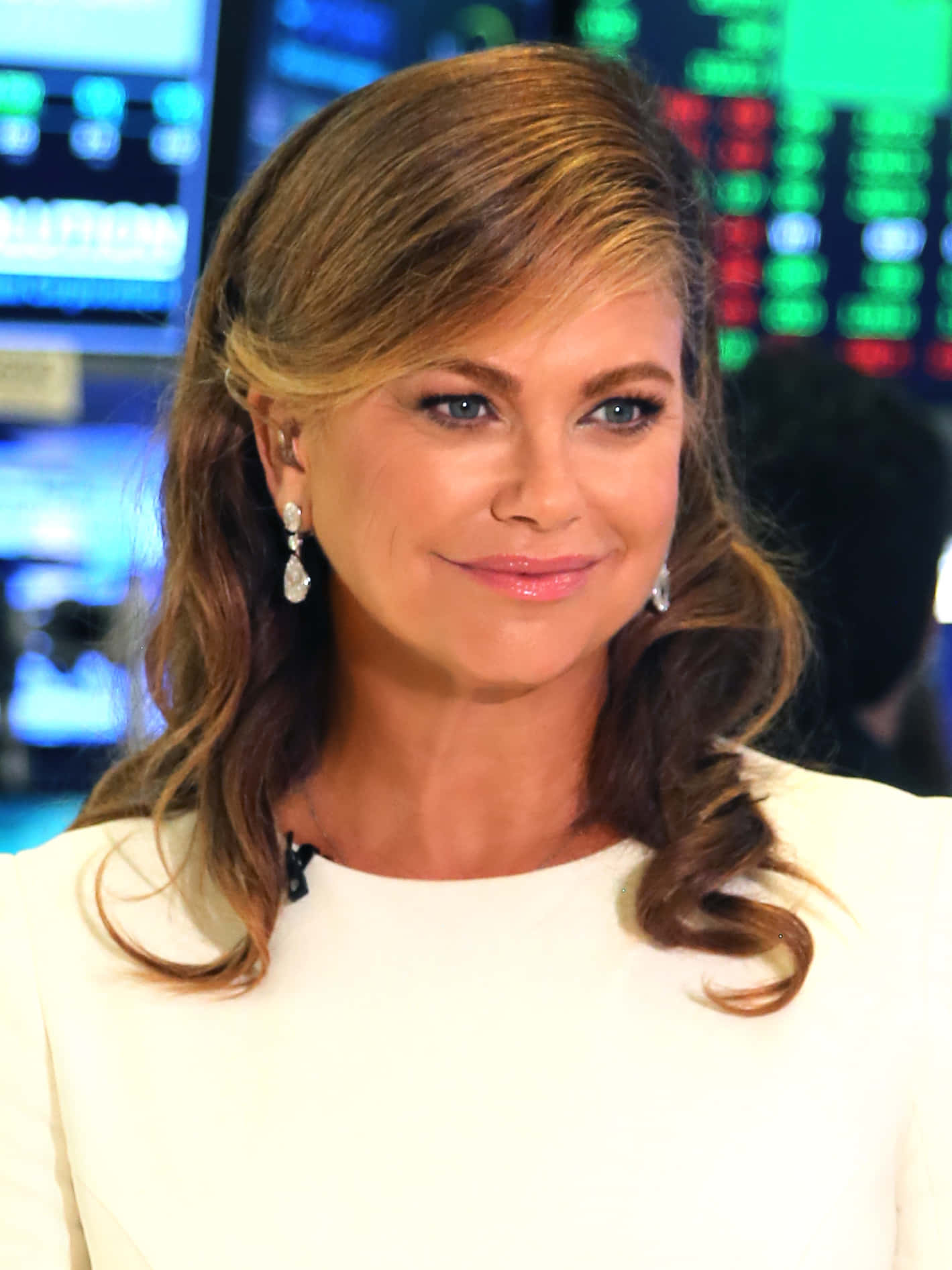 Kathy Ireland Smiling Stock Exchange Background Wallpaper