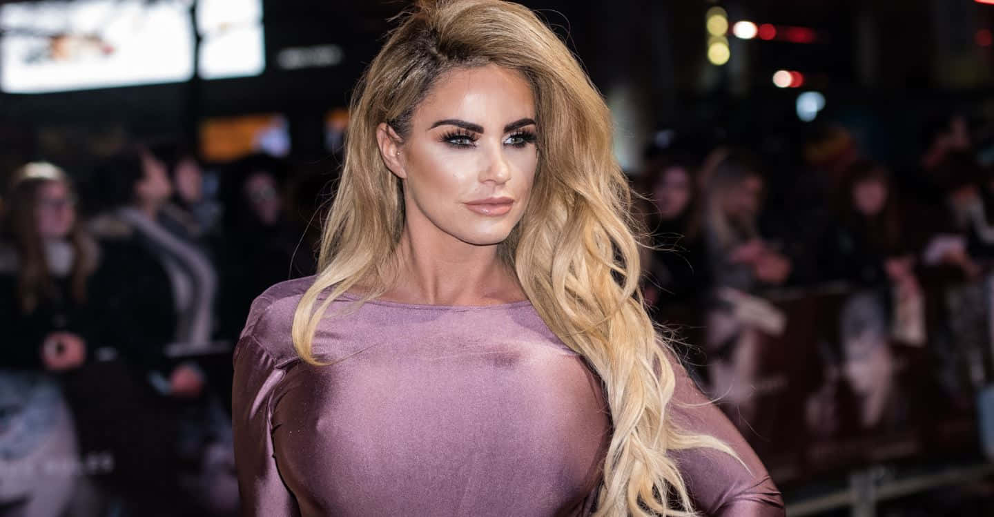 Katie Price Glamorously Dressed - A Celebration Of Modern Elegance Wallpaper