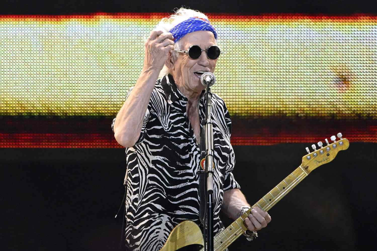 Keith Richards Performing Live Wallpaper