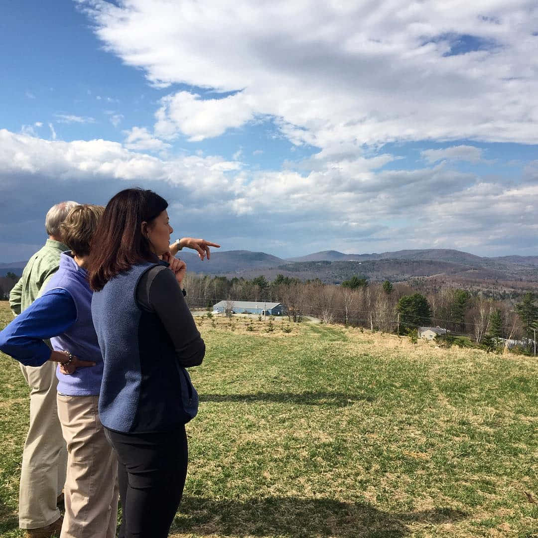 Kelly Ayotte Appreciates The Peacefulness Of Nature Wallpaper