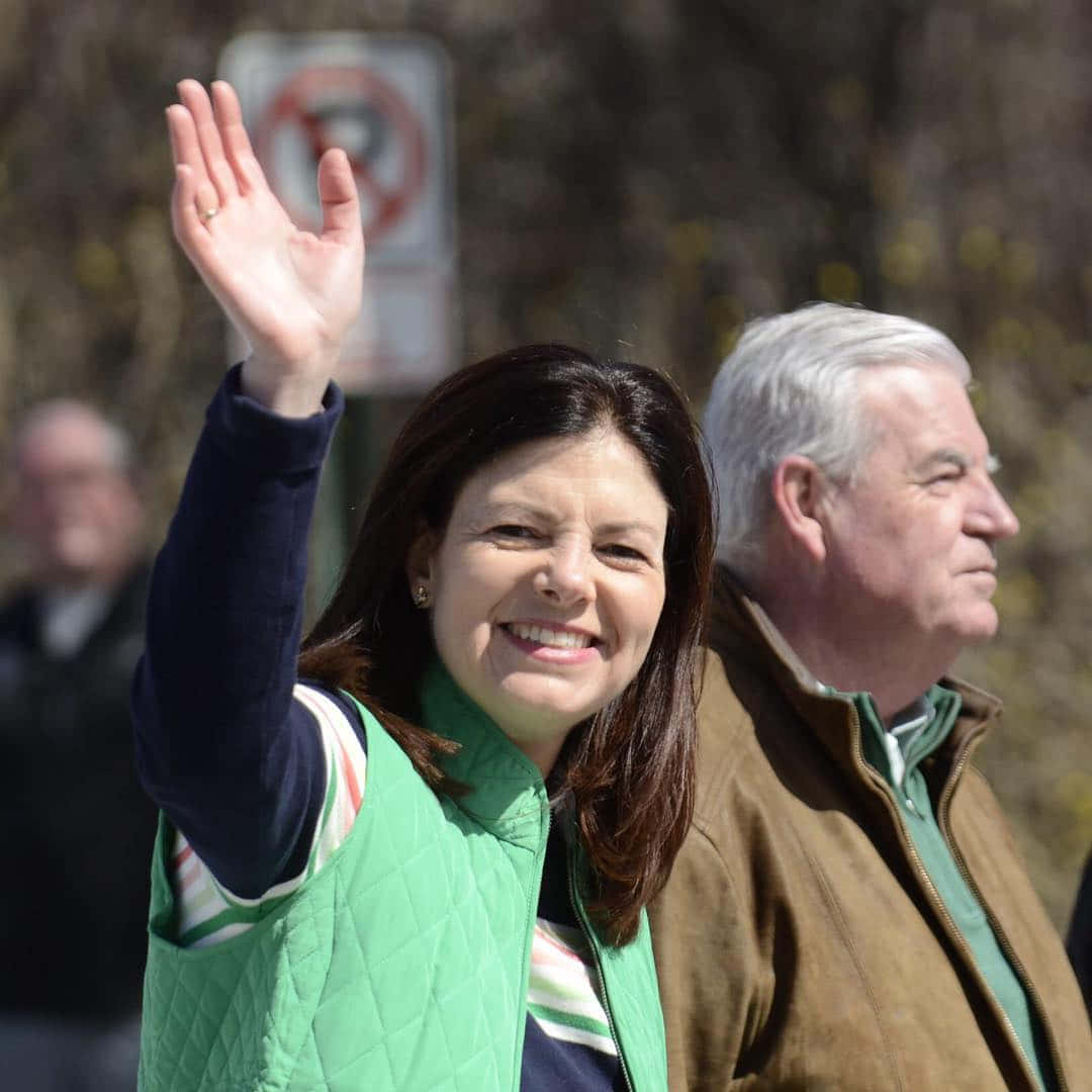 Kelly Ayotte Waving Wallpaper