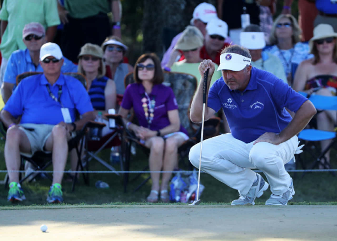 Ken Duke Eyeing Golf Ball Wallpaper