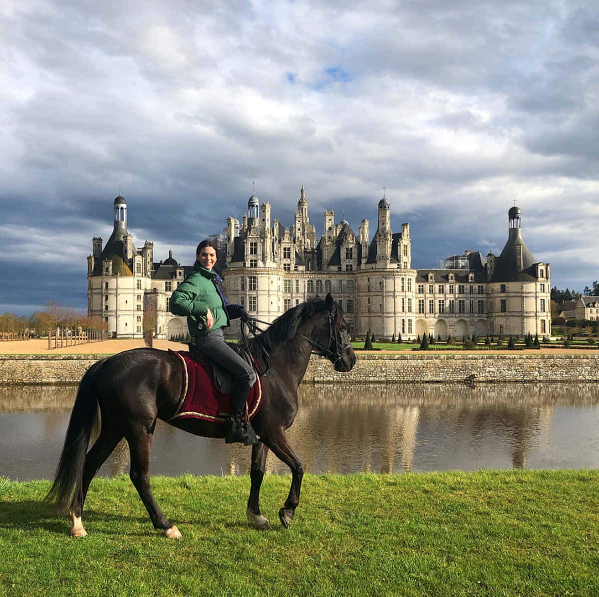 Kendall Jenner Chateau De Chambord 2018 Wallpaper