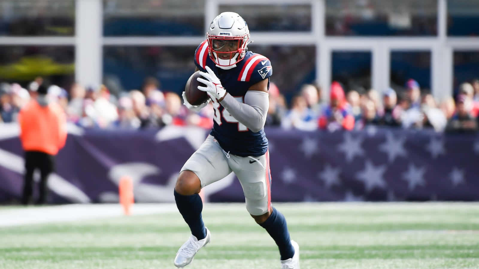 Kendrick Bourne In Action New England Patriots Wallpaper