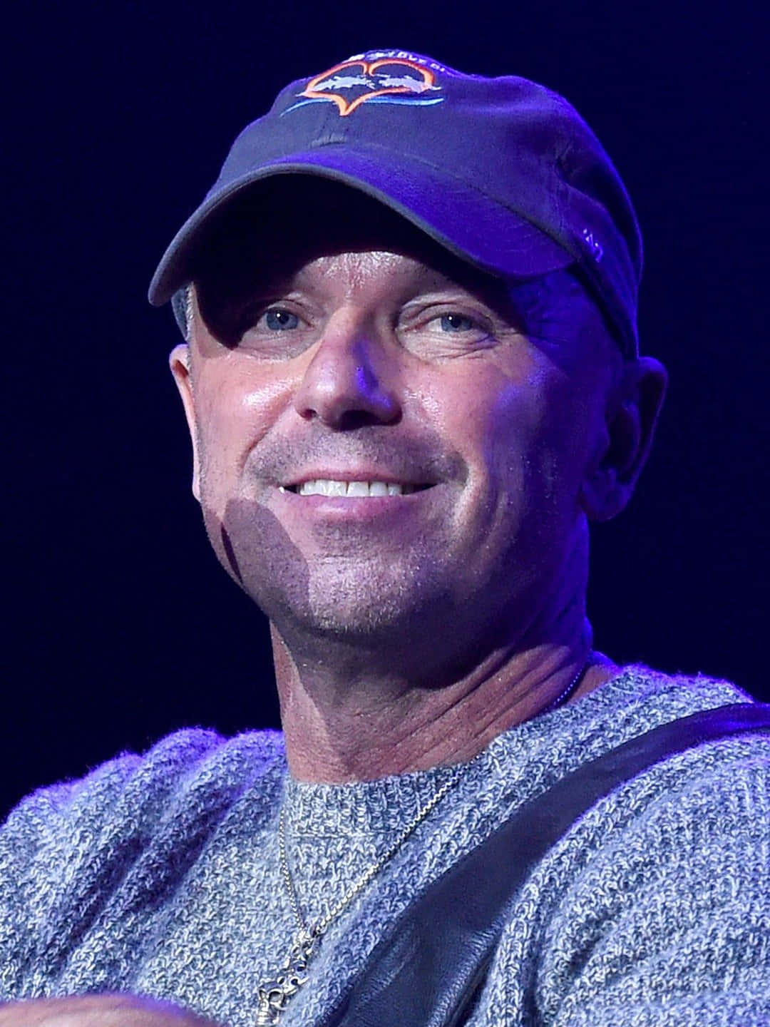 Kenny Chesney Smilingin Blue Cap Wallpaper