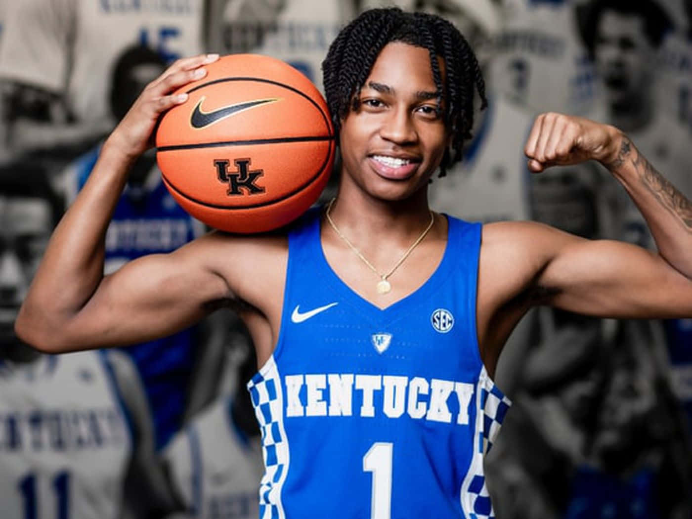 Kentucky Basketball Player Flexing Wallpaper