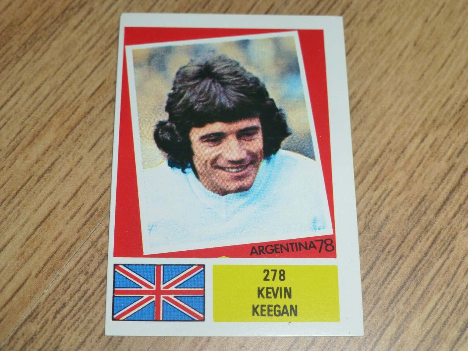 Kevin Keegan Sporting Sticker On Wood Table Wallpaper