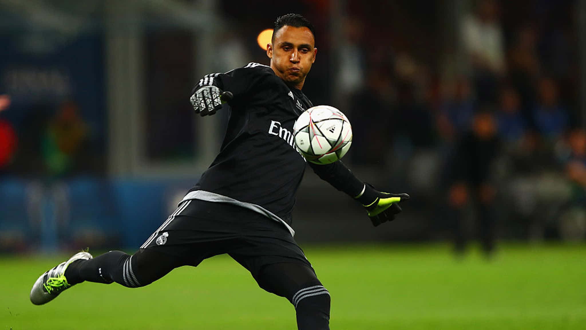 Keylor Navas In Action On The Field Wallpaper