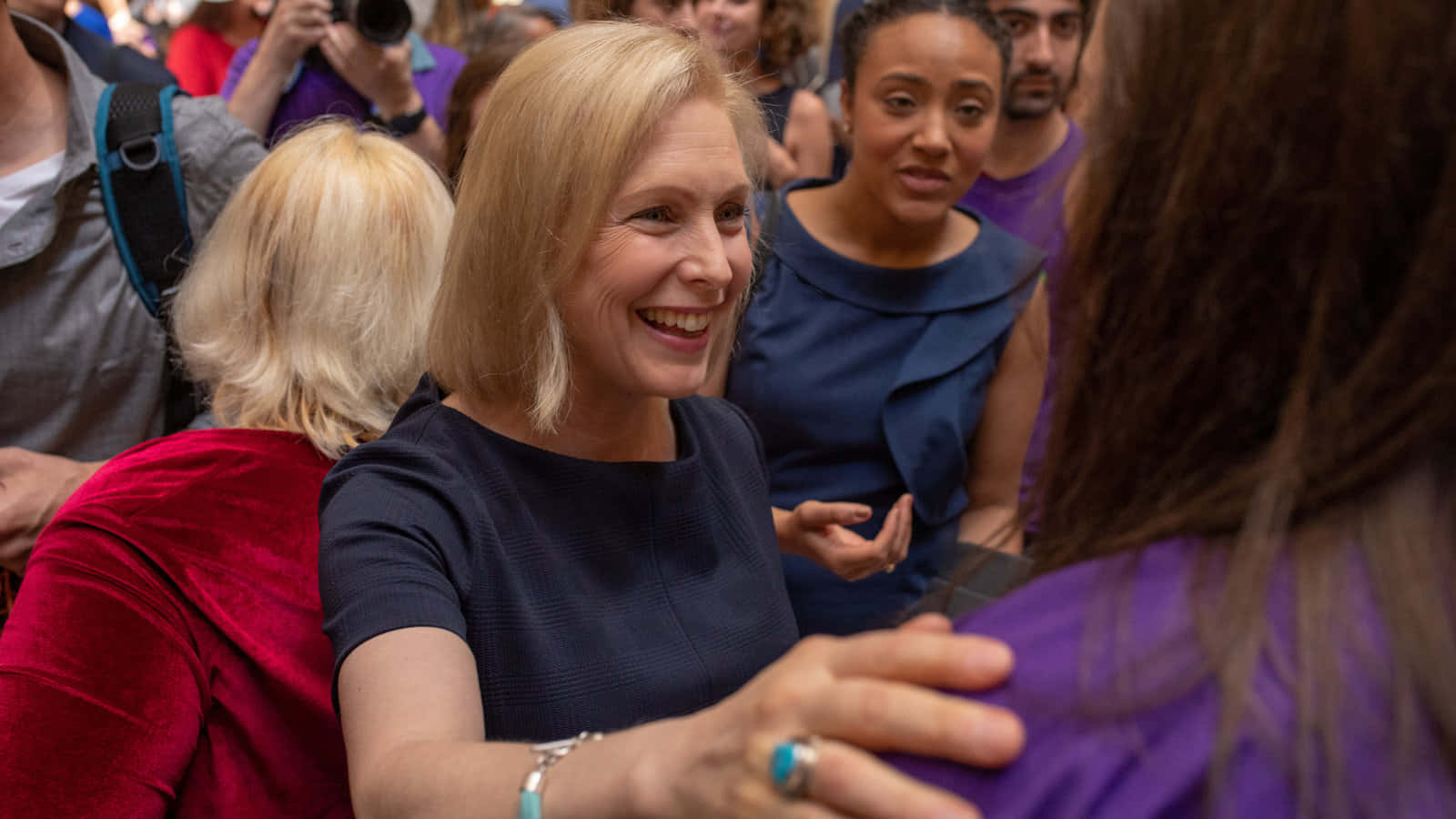 Kirsten Gillibrand Speaking With Women Wallpaper