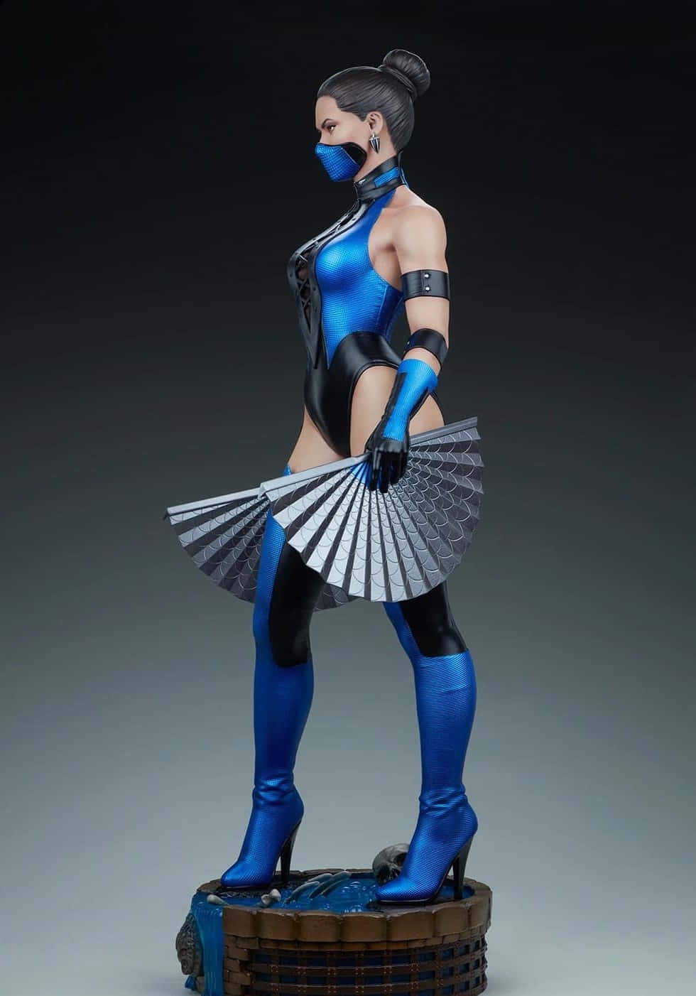 Kitana, The Fierce Princess From The World-famous Game Mortal Kombat Wallpaper