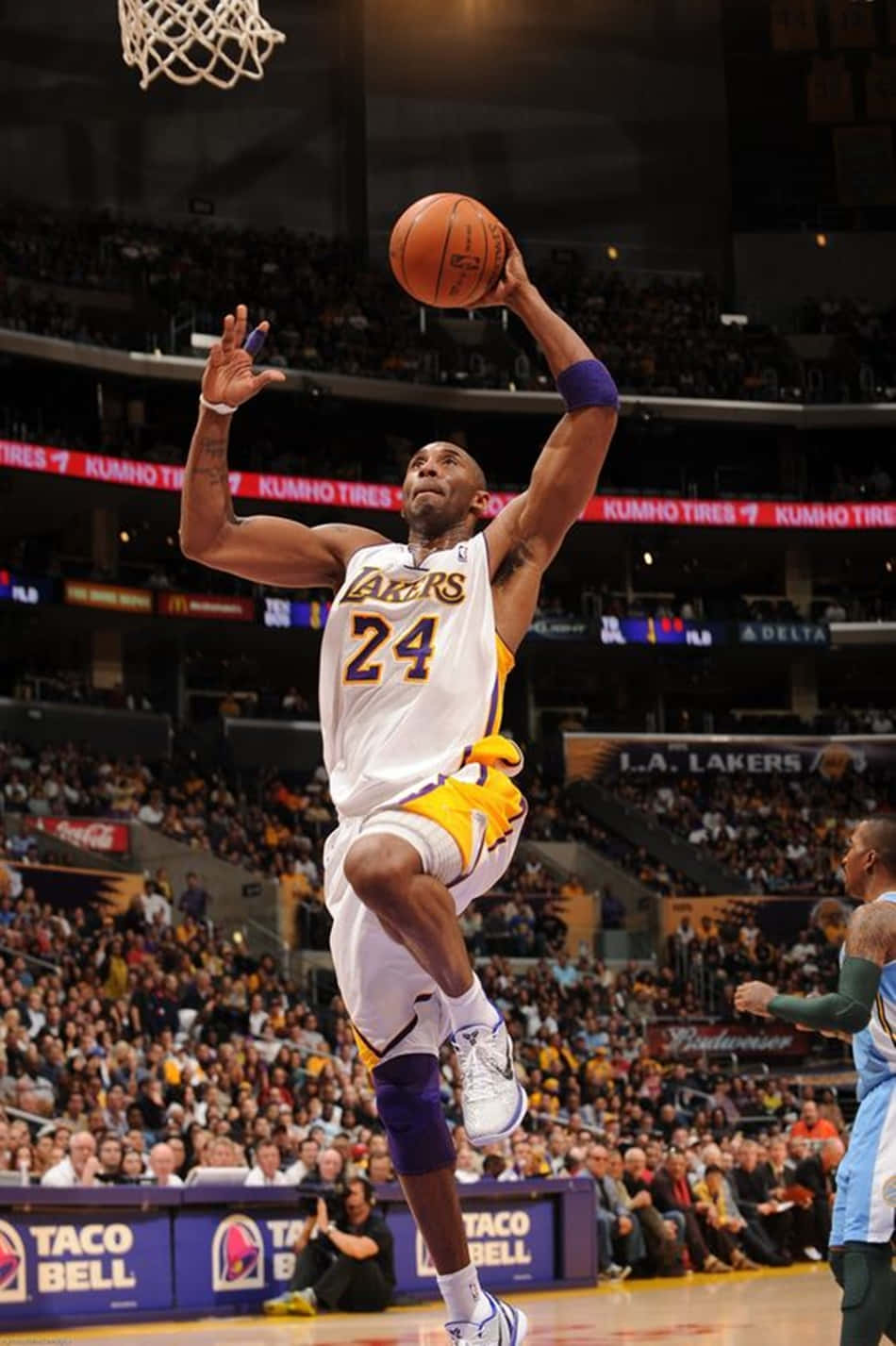 Kobe Bryant Captures The Crowd As He Reaches For The Rim Wallpaper