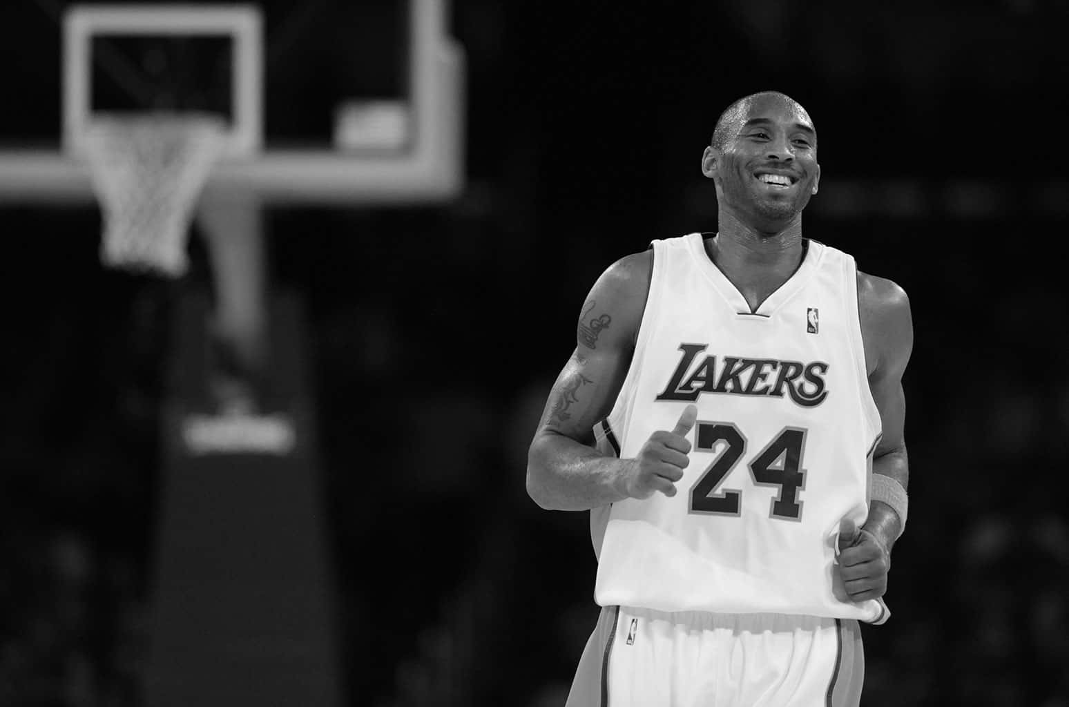 Kobe Bryant Smiling Court B W Wallpaper