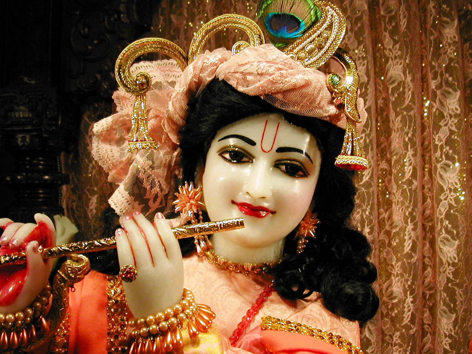 Krishna Bhagwan Statue Front View Close-up Wallpaper