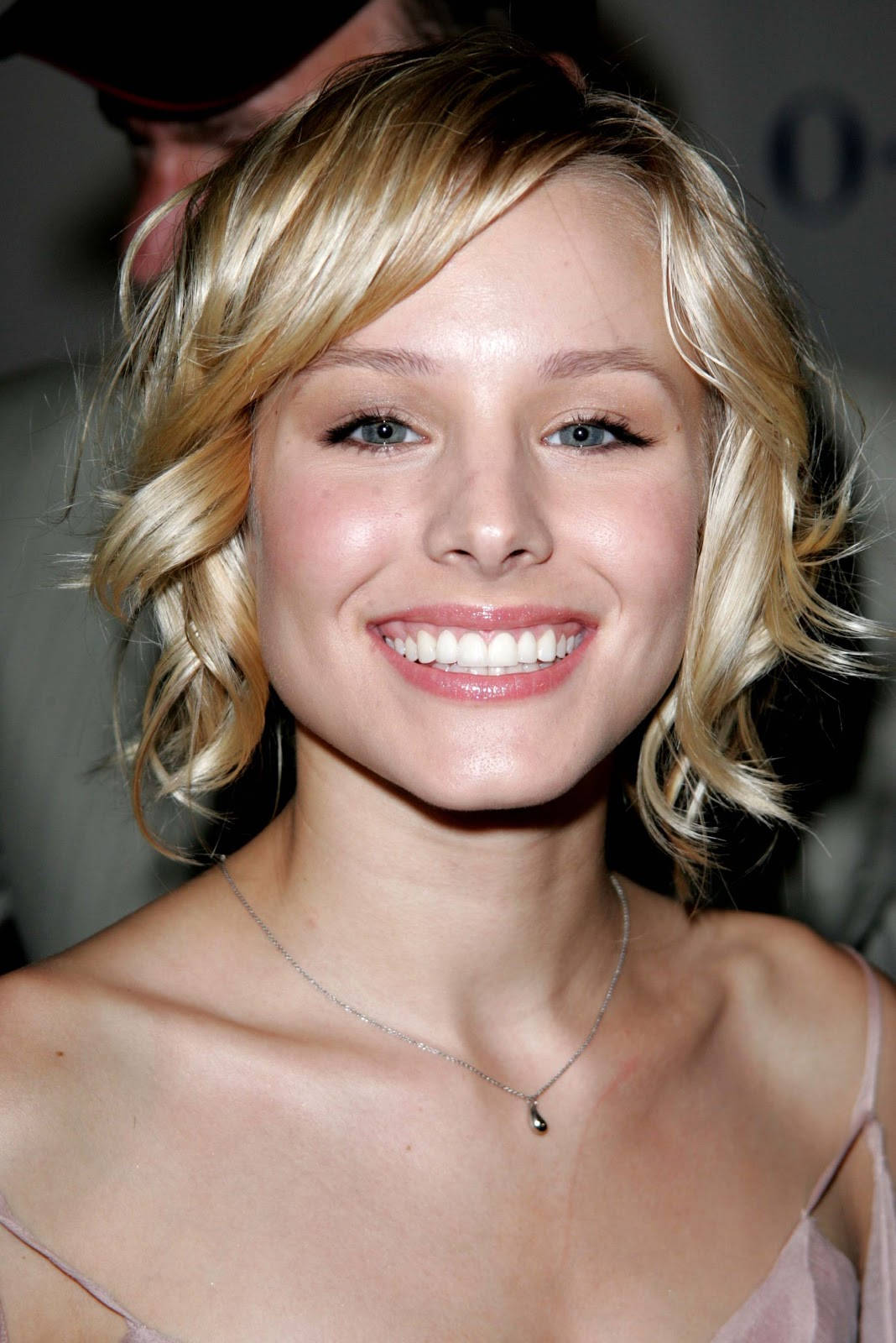 Kristen Bell Cute Smile Wallpaper