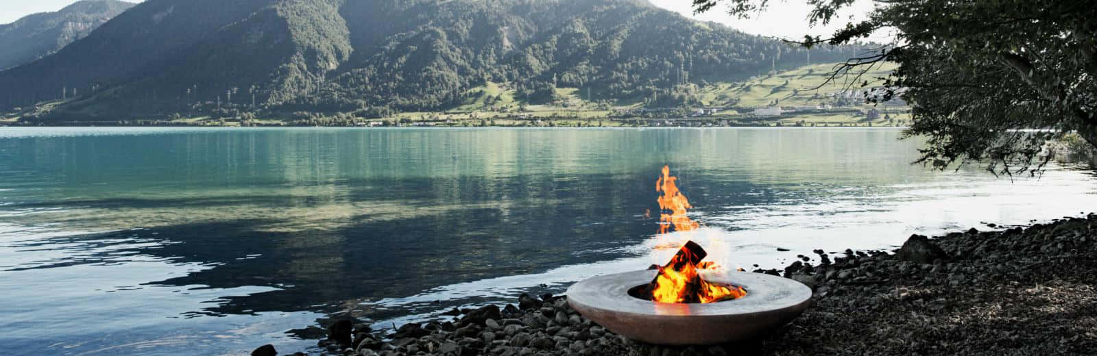 Lakeside Firepit Scenic View Zug Wallpaper