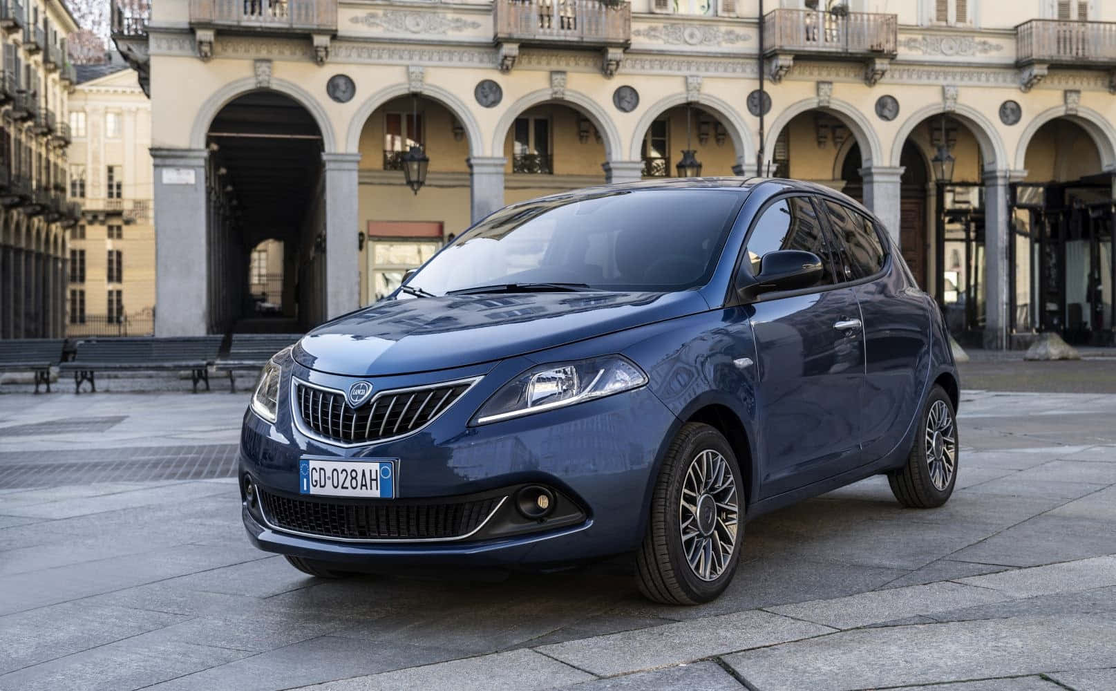 Lancia Ypsilon Urban Setting Wallpaper