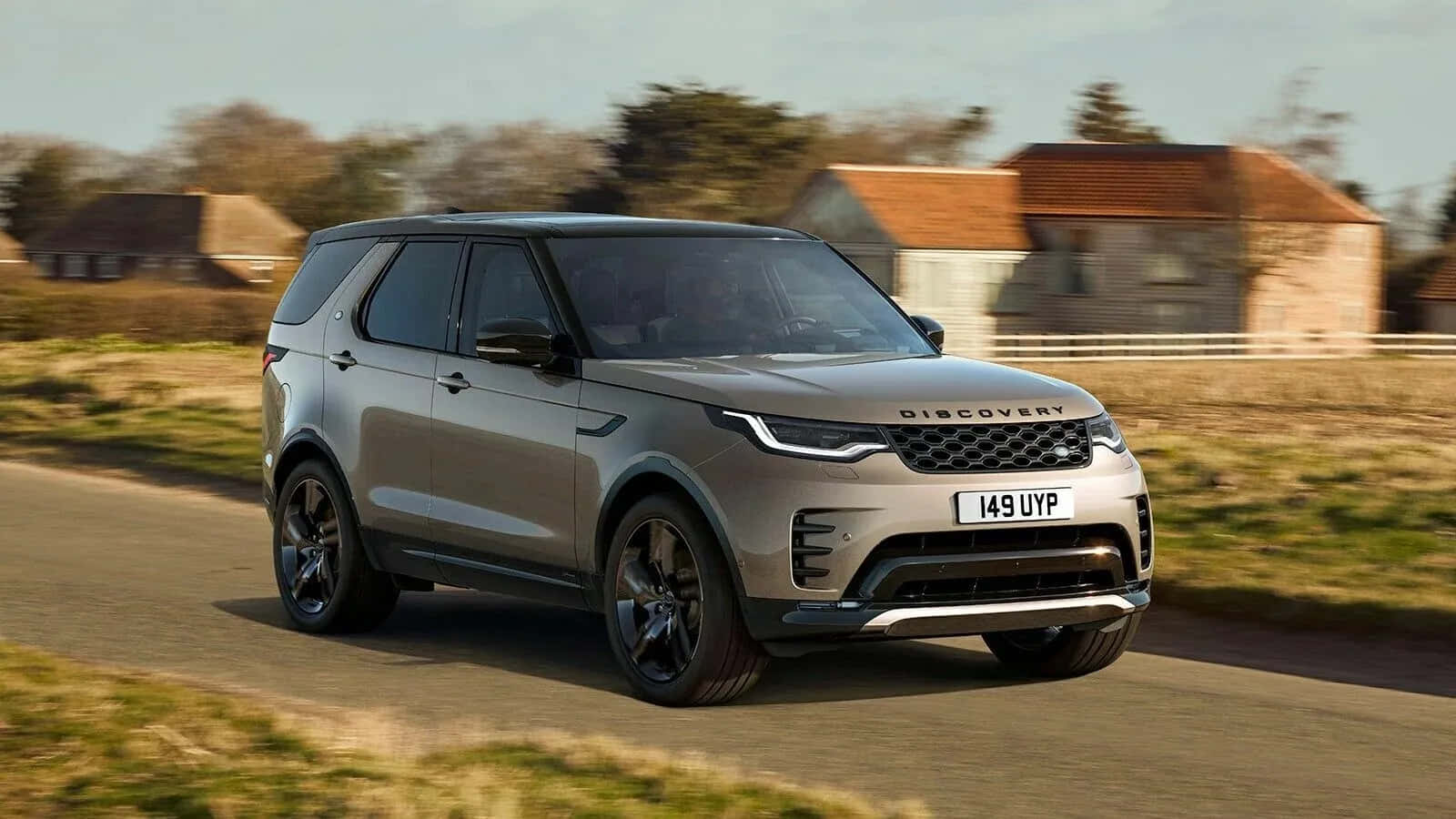 Land Rover Discovery Exploring The Rocky Terrain Wallpaper