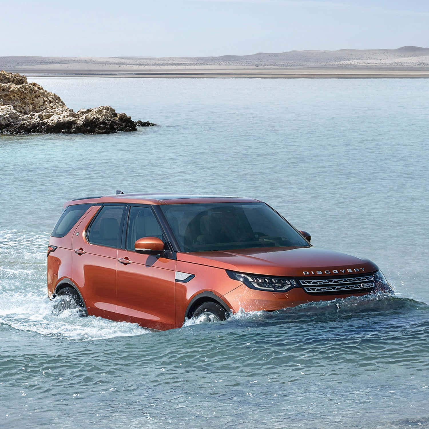 Land Rover Discovery: Off-road Adventure And Luxury Redefined Wallpaper